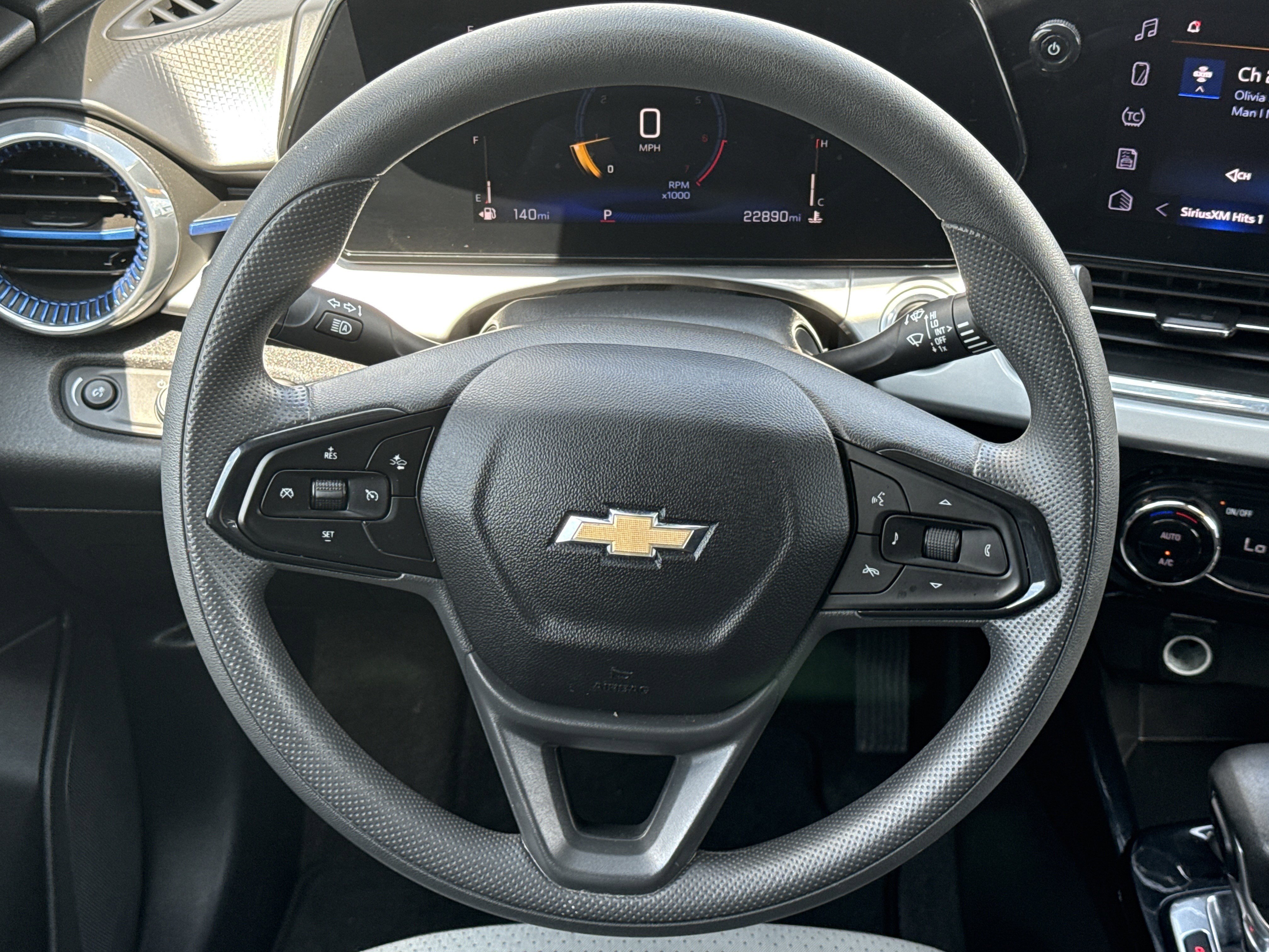 Used 2025 Chevrolet Trax LT FWD image 18