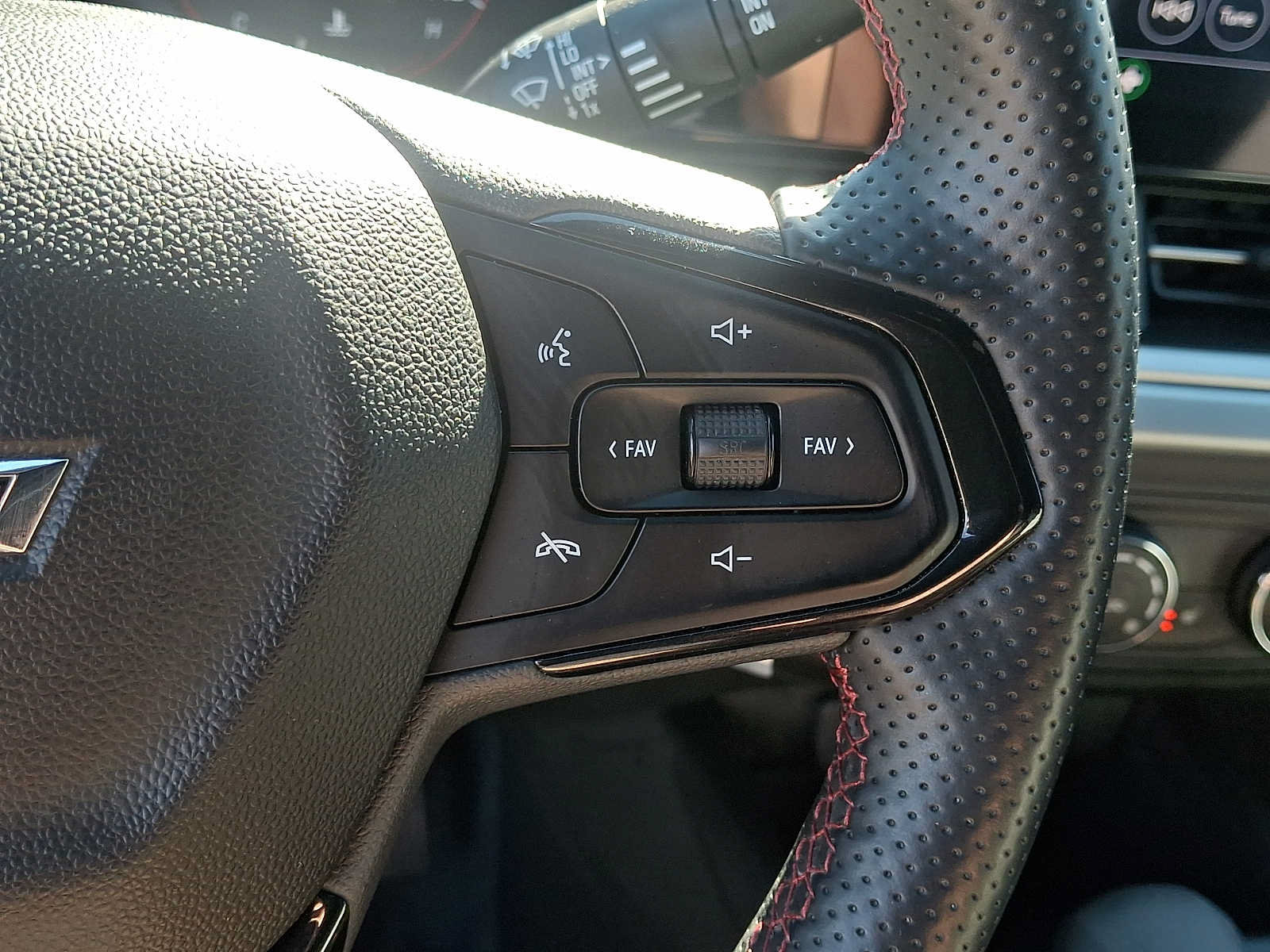 Used 2024 Chevrolet Trax RS w/ Driver Confidence Package FWD image 21