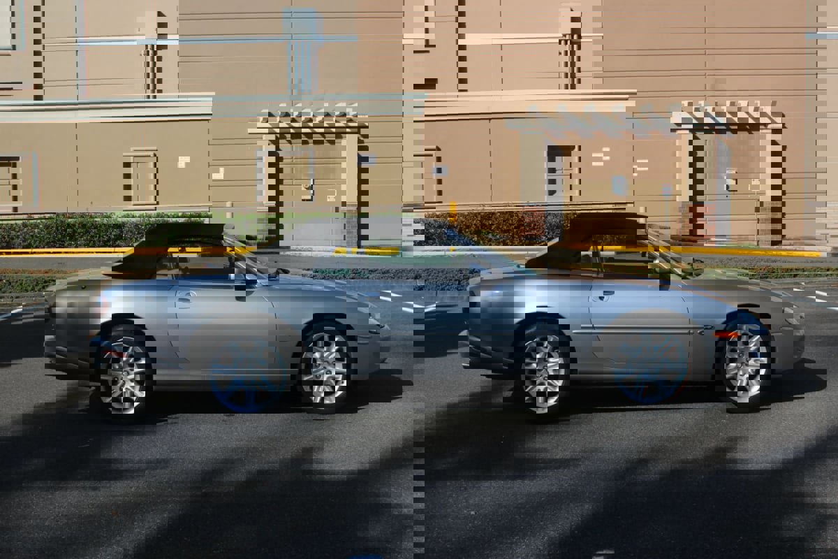 Used 2000 Jaguar XK8 image 9