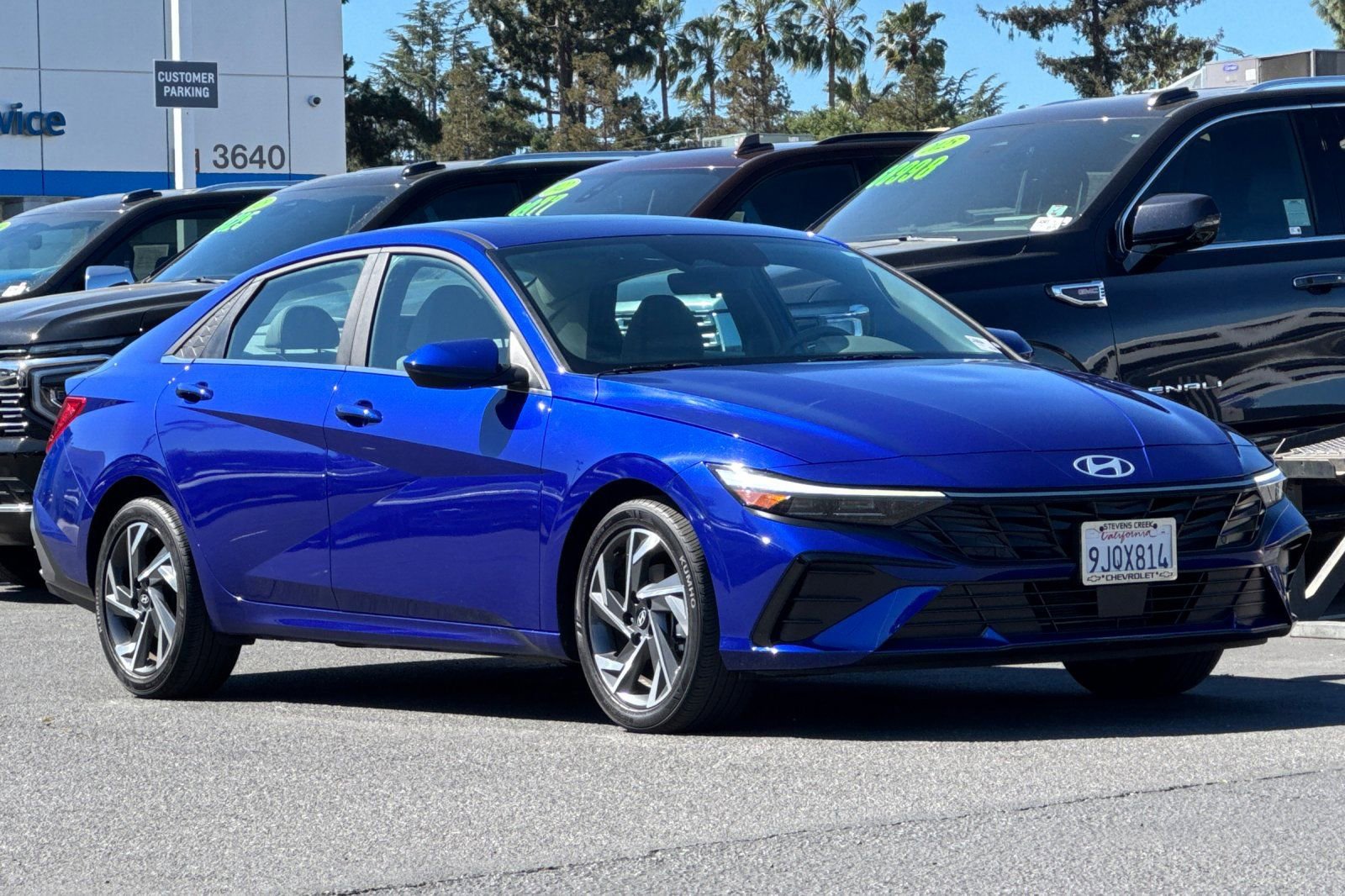 Used 2024 Hyundai Elantra SEL w/ Convenience Package image 2