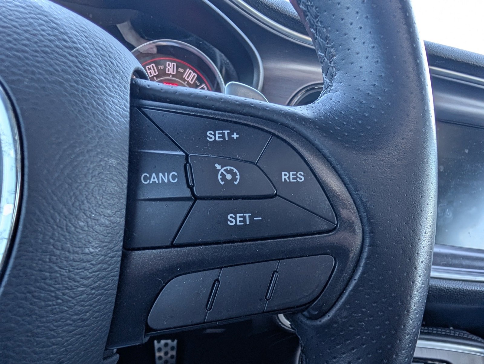 Used 2015 Dodge Challenger R/T image 15