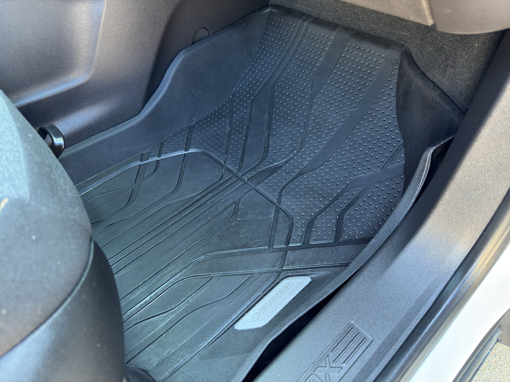 Used 2023 Chevrolet Equinox LT image 42