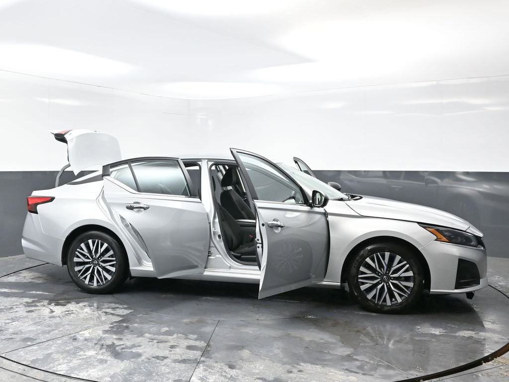 Used 2024 Nissan Altima 2.5 SV FWD image 50