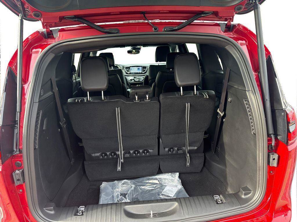 New 2026 Chrysler Pacifica Select FWD image 11