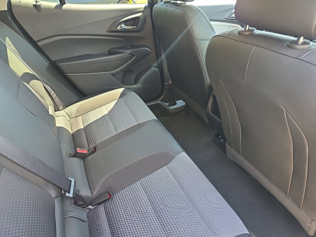 Used 2025 Chevrolet Trax LT image 17