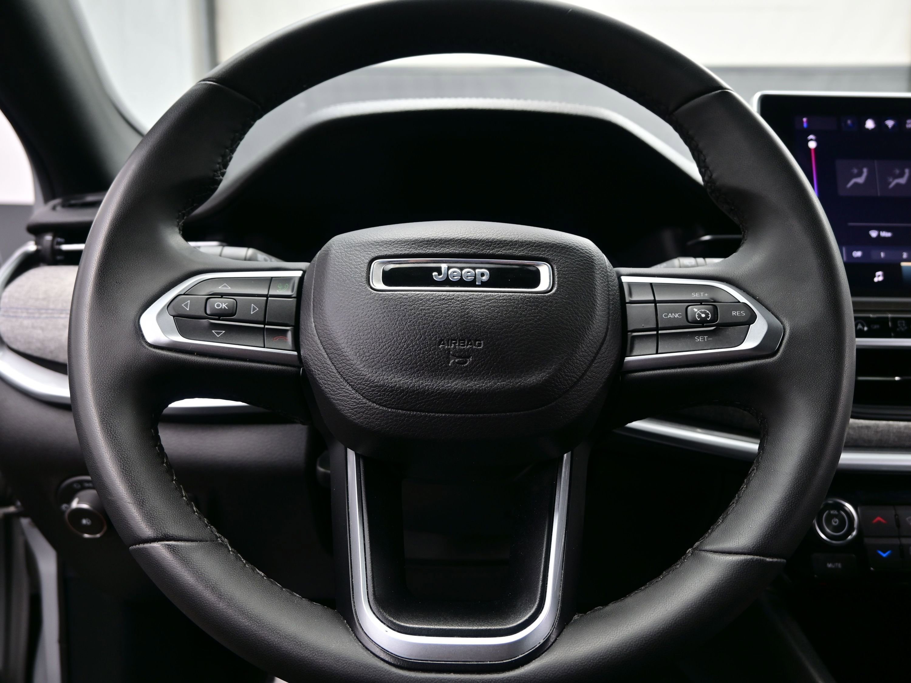 Used 2024 Jeep Compass Latitude AWD/4WD image 22