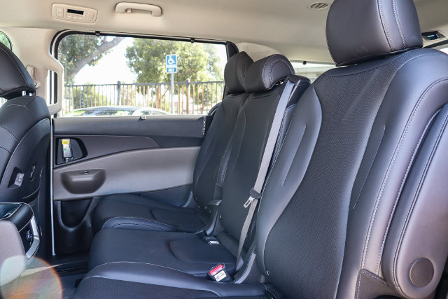 New 2027 Kia Carnival EX FWD image 11