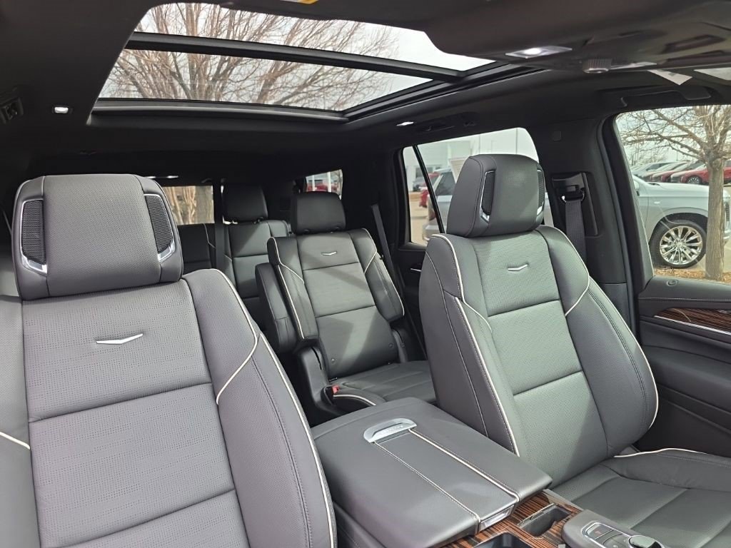 Used 2024 Cadillac Escalade Premium Luxury w/ Performance Package AWD/4WD image 25