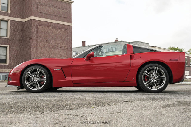 Used 2008 Chevrolet Corvette Coupe RWD image 3