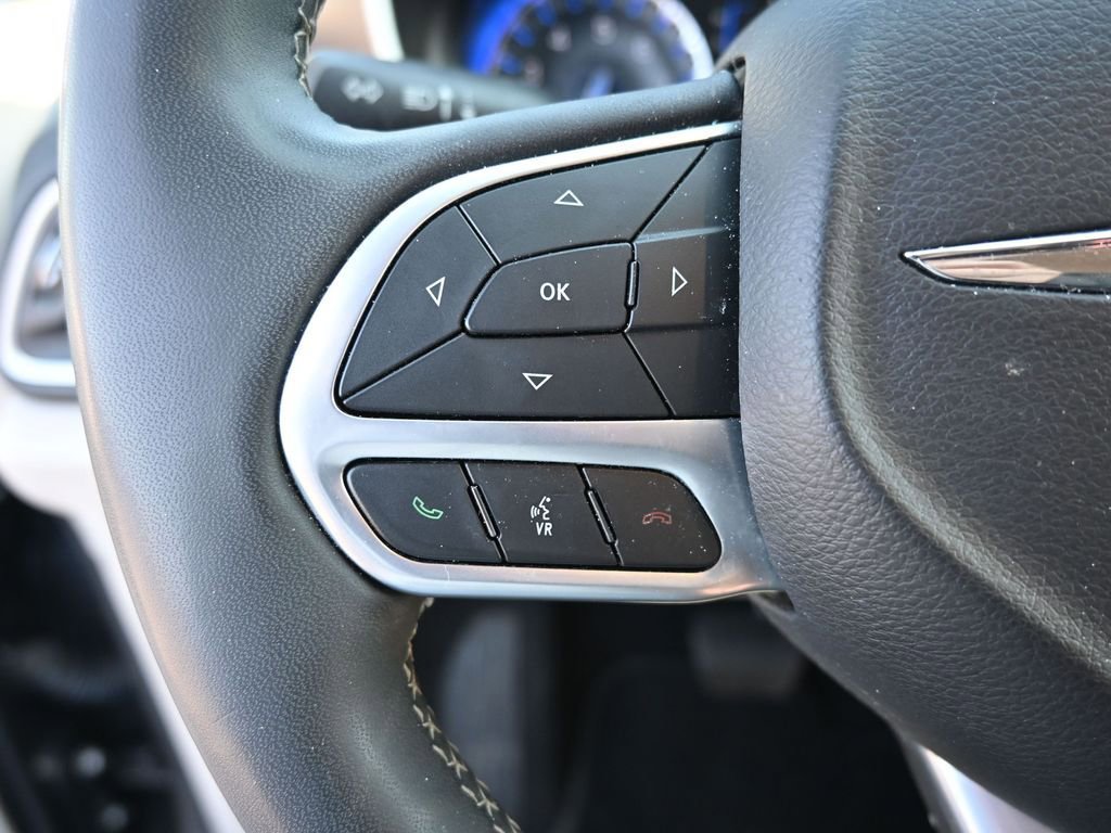 Used 2023 Chrysler Voyager LX image 13