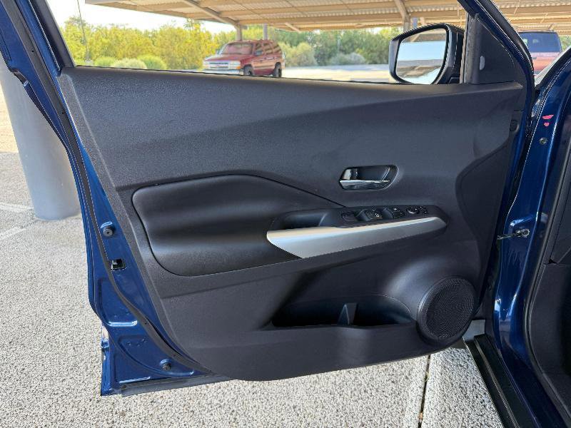 Used 2019 Nissan Kicks SR w/ SR Premium Package FWD image 16