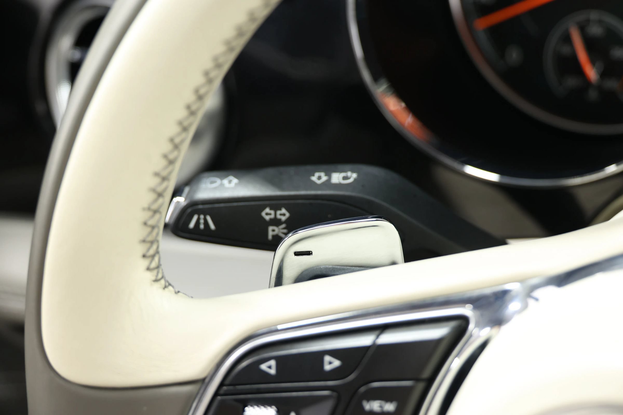 Used 2018 Bentley Bentayga Onyx Edition AWD/4WD image 29