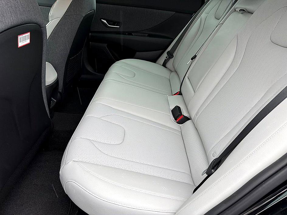 New 2026 Hyundai Elantra Limited image 6