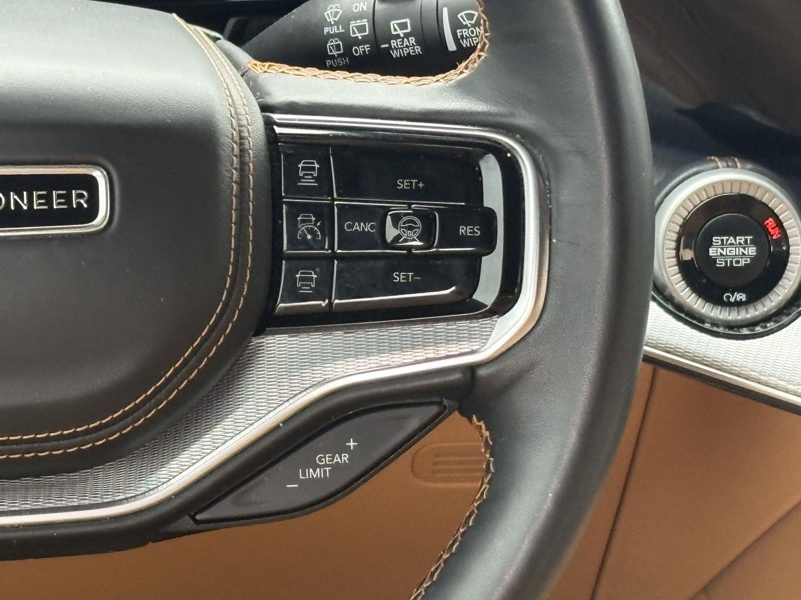 Used 2023 Jeep Grand Wagoneer Series III AWD/4WD image 14
