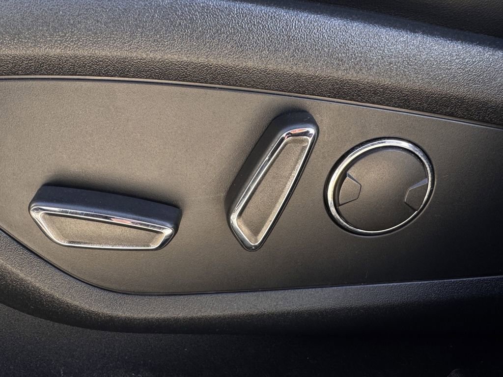 Used 2020 Lincoln Nautilus Reserve image 24