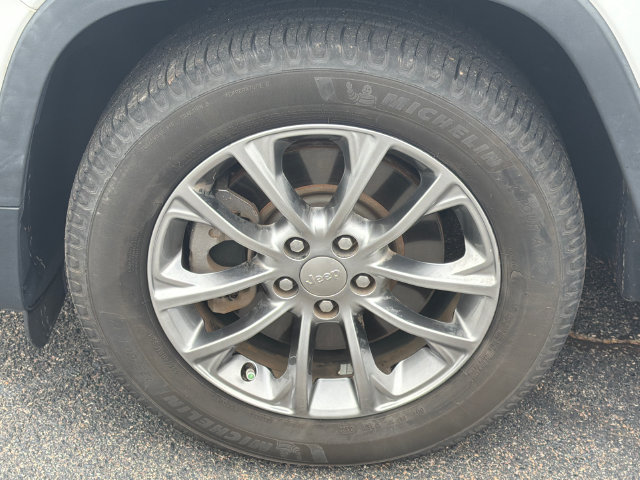 Used 2019 Jeep Cherokee Latitude Plus FWD image 12