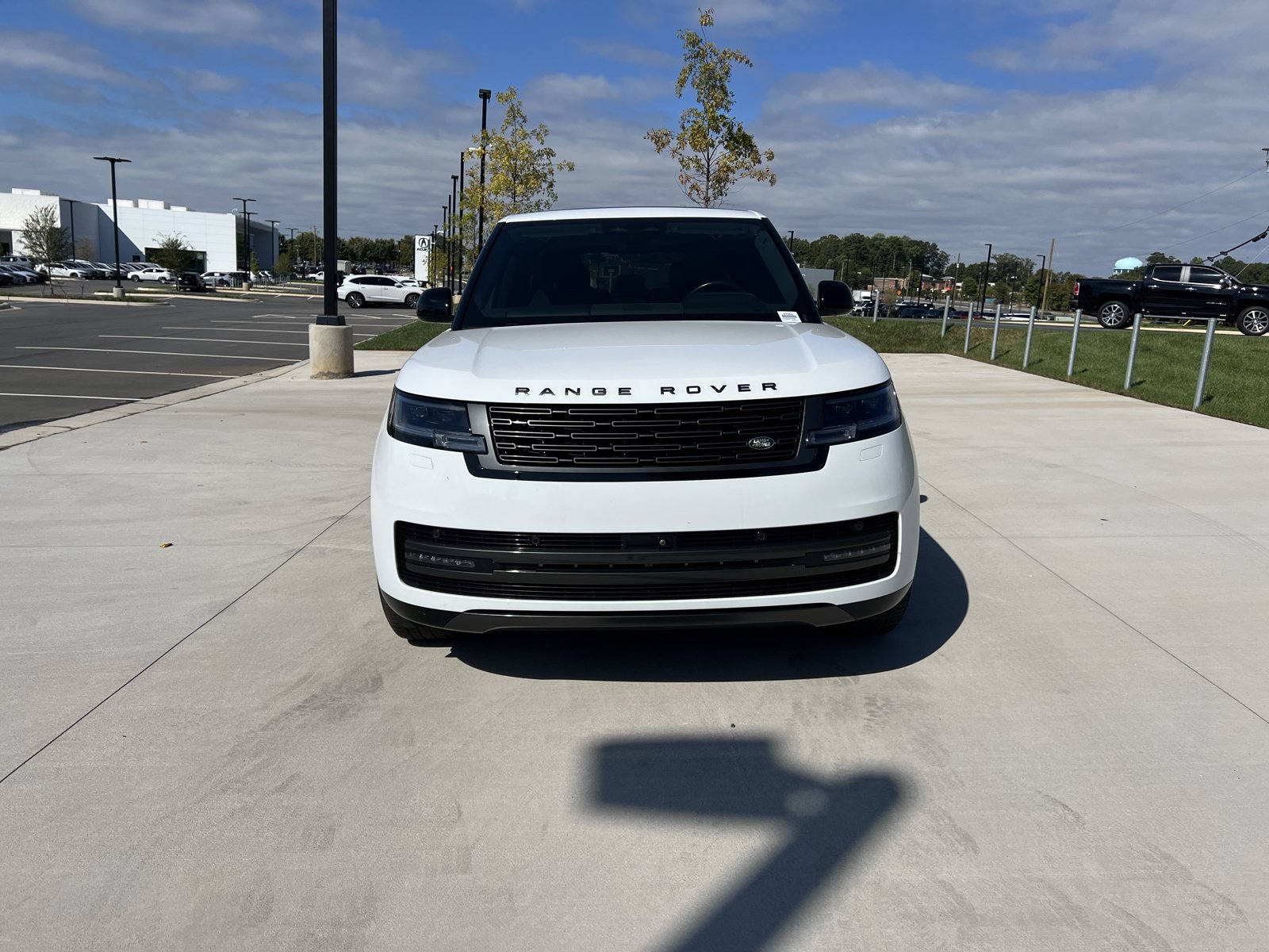 Used 2024 Land Rover Range Rover Long Wheelbase SE AWD/4WD image 3