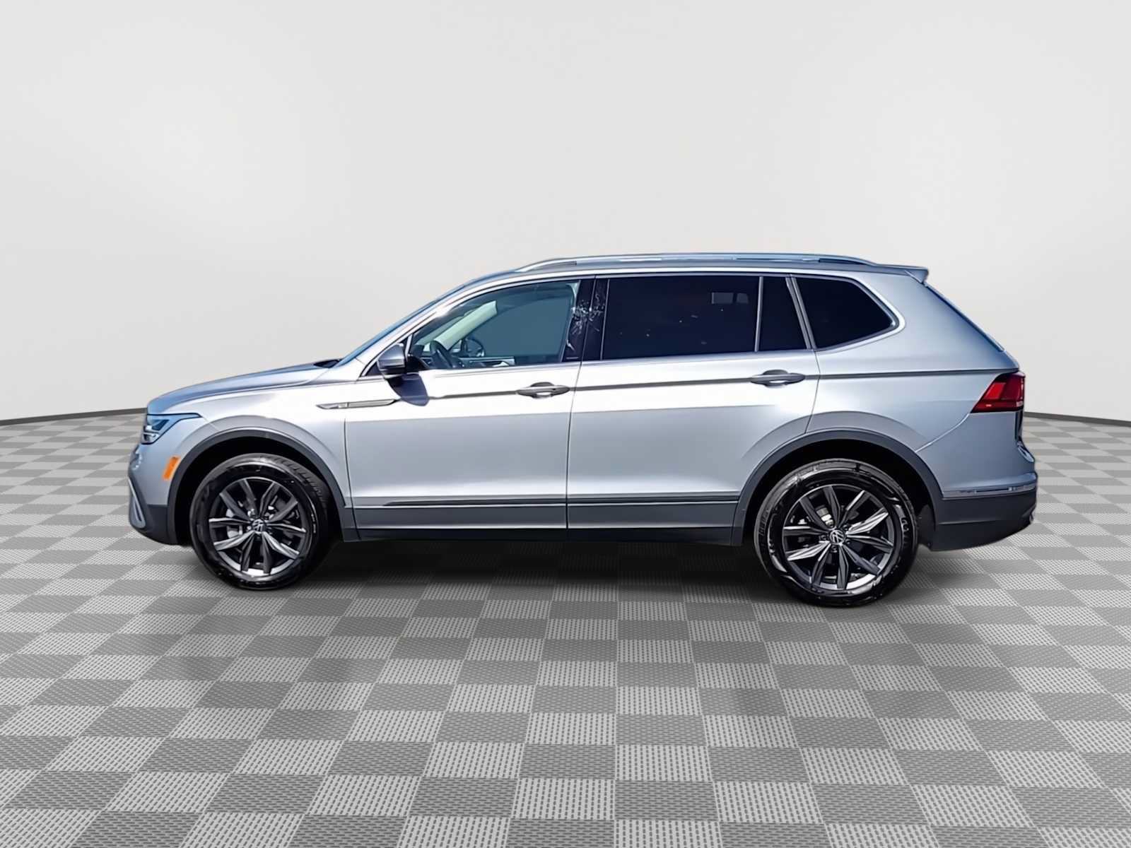 Used 2022 Volkswagen Tiguan SE AWD/4WD image 5