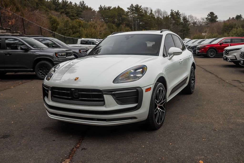 Used 2024 Porsche Macan image 11