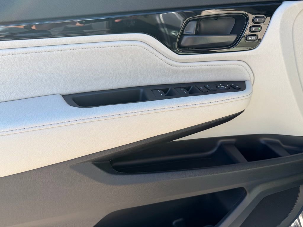 New 2026 Honda Odyssey Touring image 13
