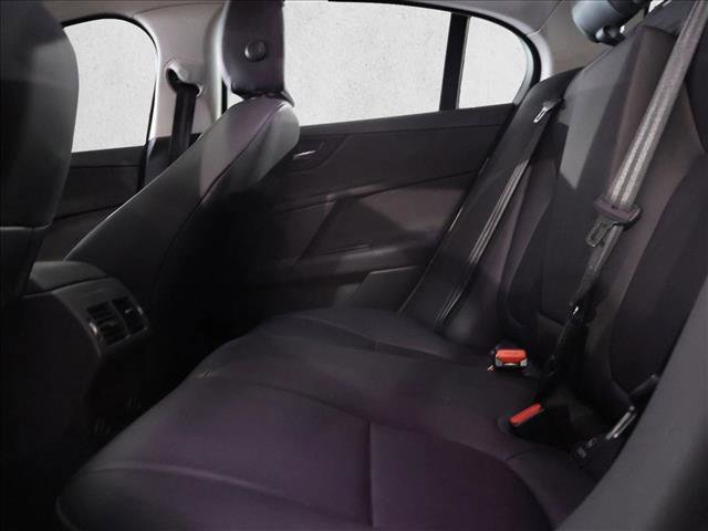 Used 2017 Jaguar XE Premium image 15