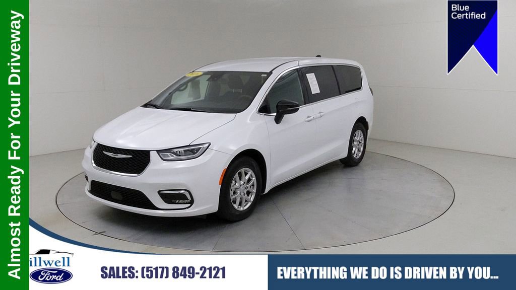 Used 2026 Chrysler Pacifica Select