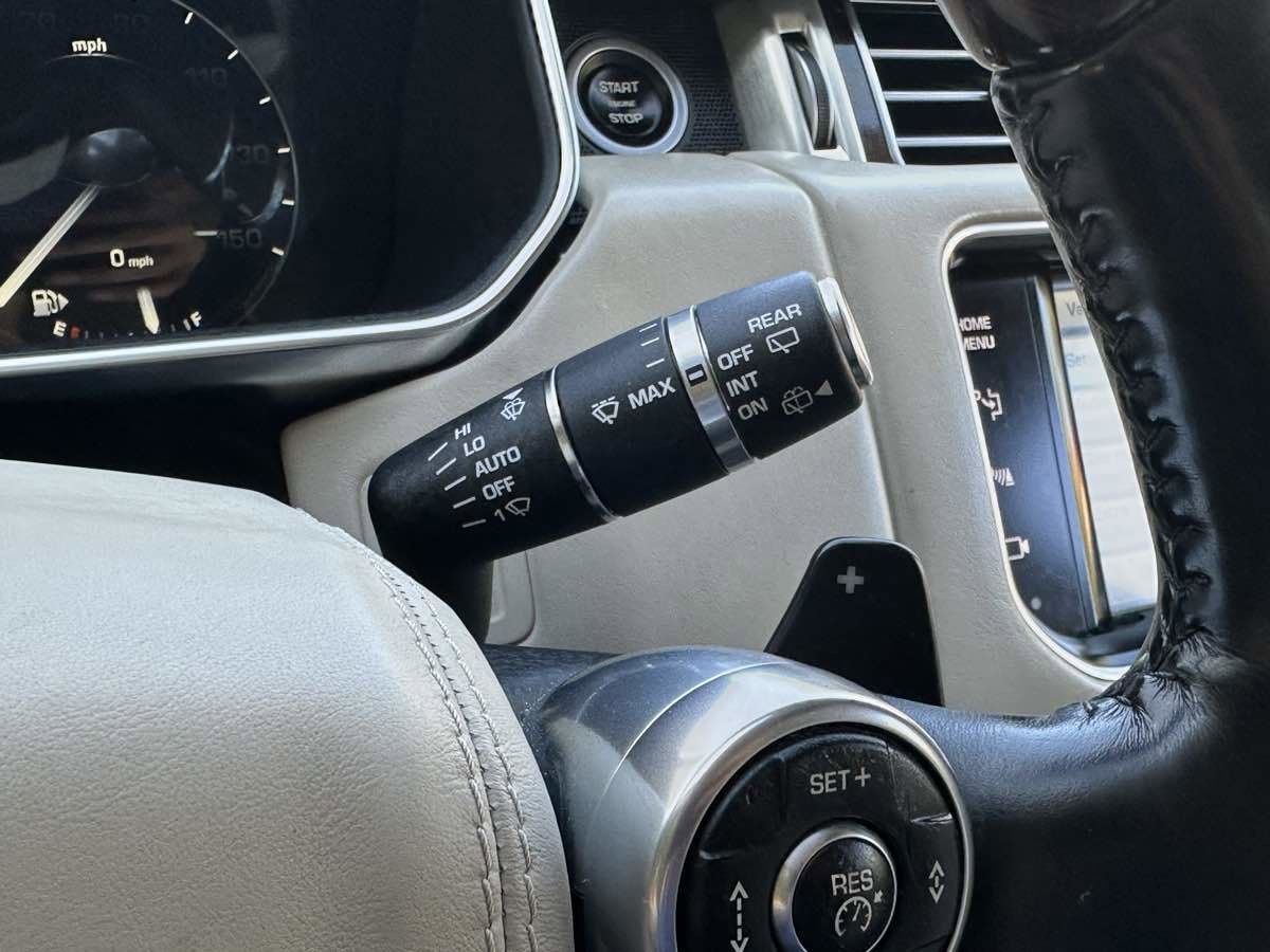 Used 2014 Land Rover Range Rover HSE image 35