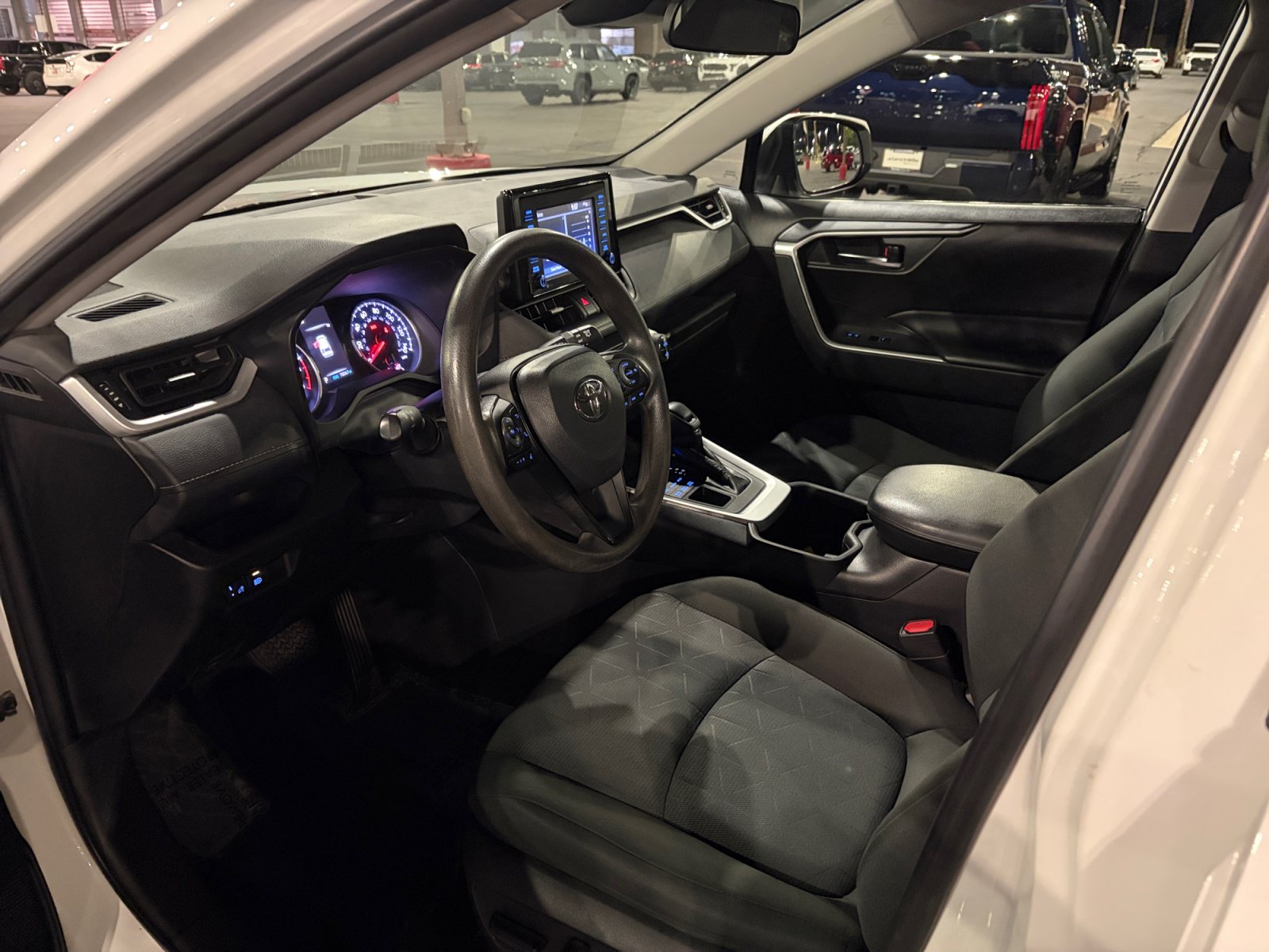 Used 2022 Toyota RAV4 XLE AWD/4WD image 9