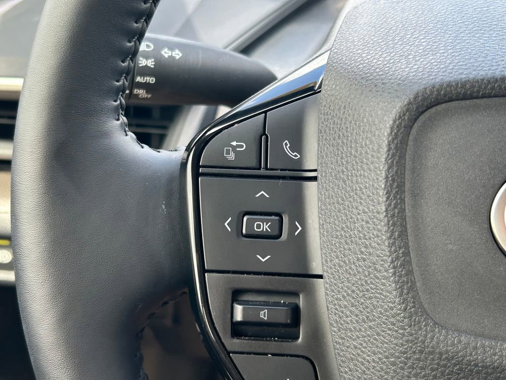 Used 2023 Toyota Prius XLE FWD image 35