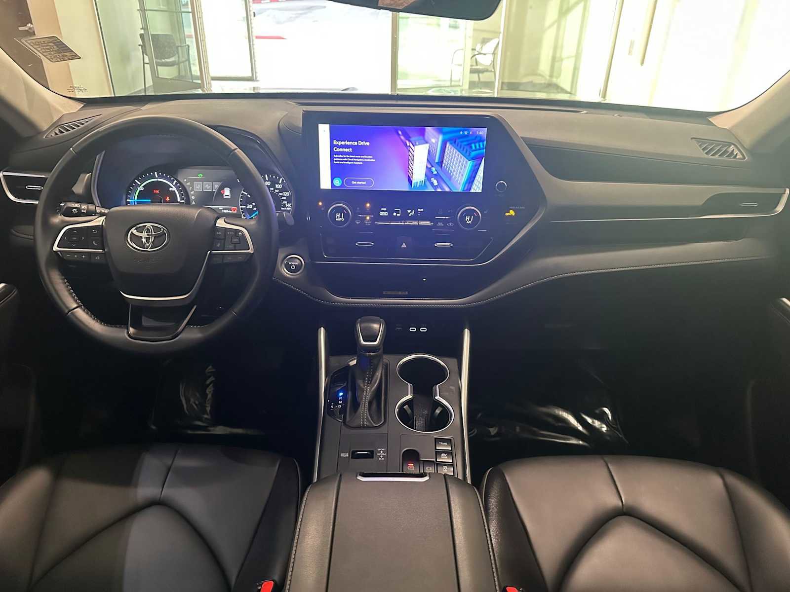 Certified 2025 Toyota Highlander XLE image 10