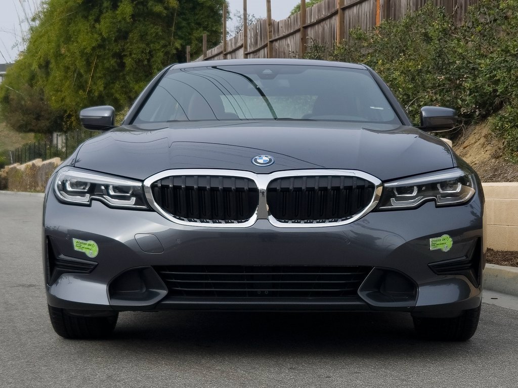 Used 2022 BMW 330e w/ Driving Assistance Package image 3