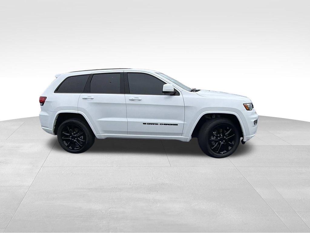 Used 2022 Jeep Grand Cherokee Laredo X AWD/4WD image 2