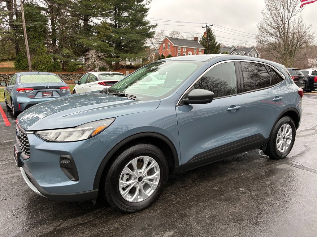 Used 2023 Ford Escape Active w/ Tech Pack #1 AWD/4WD image 1