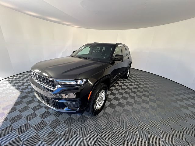 New 2025 Jeep Grand Cherokee Laredo image 4