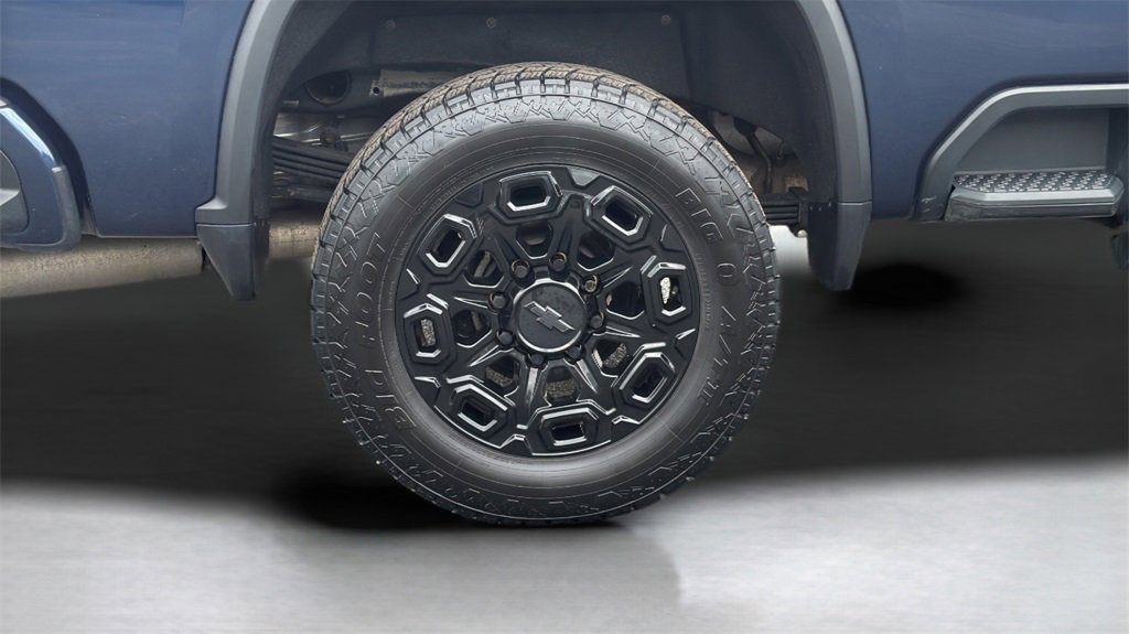 Used 2023 Chevrolet Silverado 2500 High Country w/ Technology Package image 17