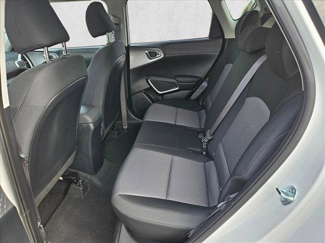 Used 2025 Kia Soul LX w/ LX Technology Package FWD image 17