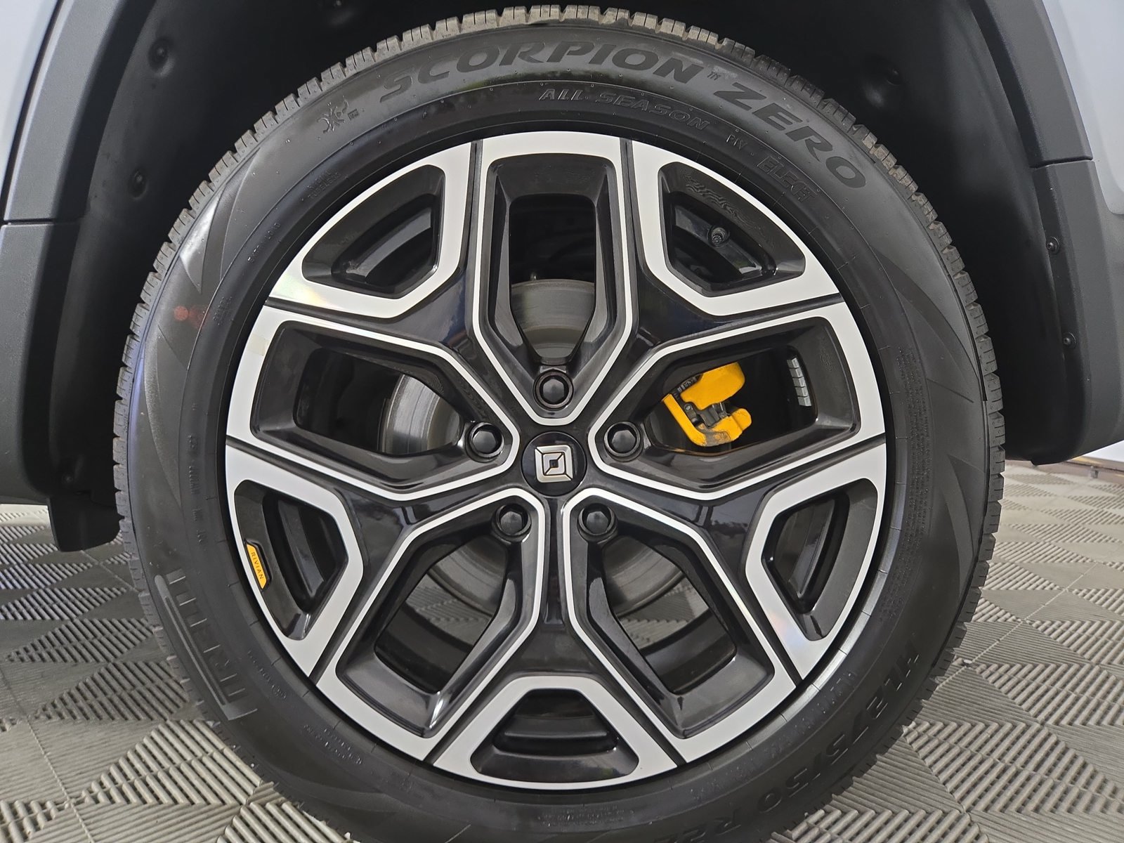 Used 2022 Rivian R1T Adventure AWD/4WD image 10