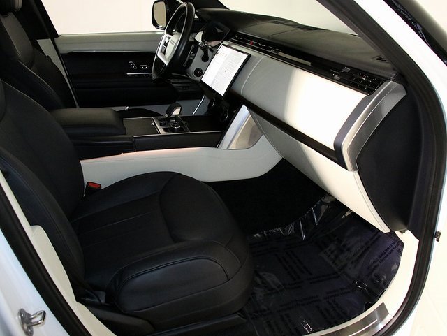 Used 2022 Land Rover Range Rover Long Wheelbase SE image 40