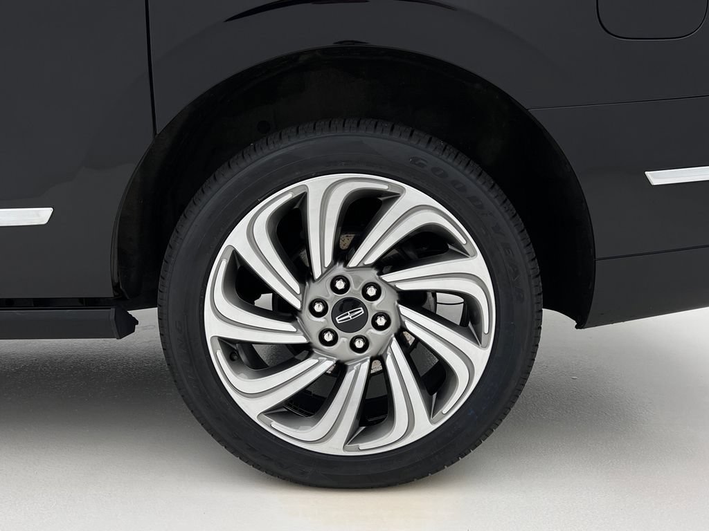 Used 2022 Lincoln Navigator L Reserve AWD/4WD image 30