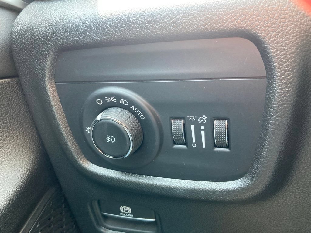 Used 2024 Jeep Grand Cherokee L Limited RWD image 14