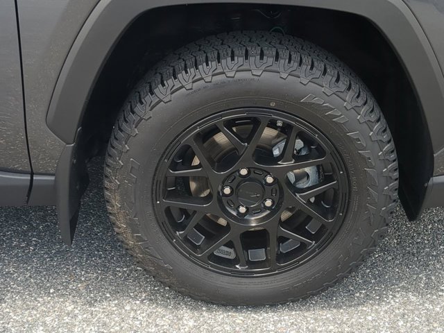 Used 2024 Toyota RAV4 XLE w/ Convenience Package image 11