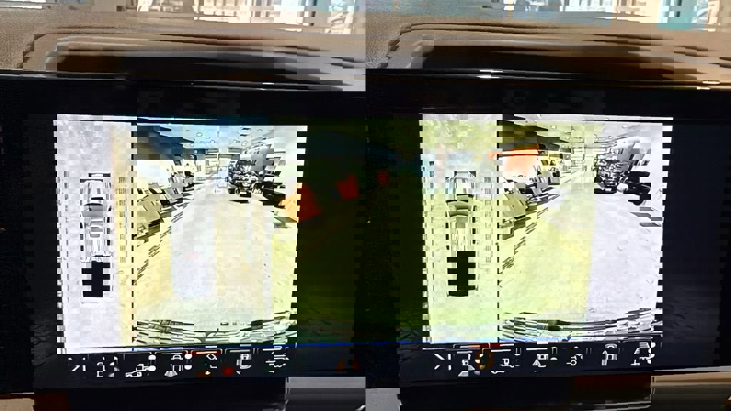 New 2026 GMC Sierra 1500 SLE image 32