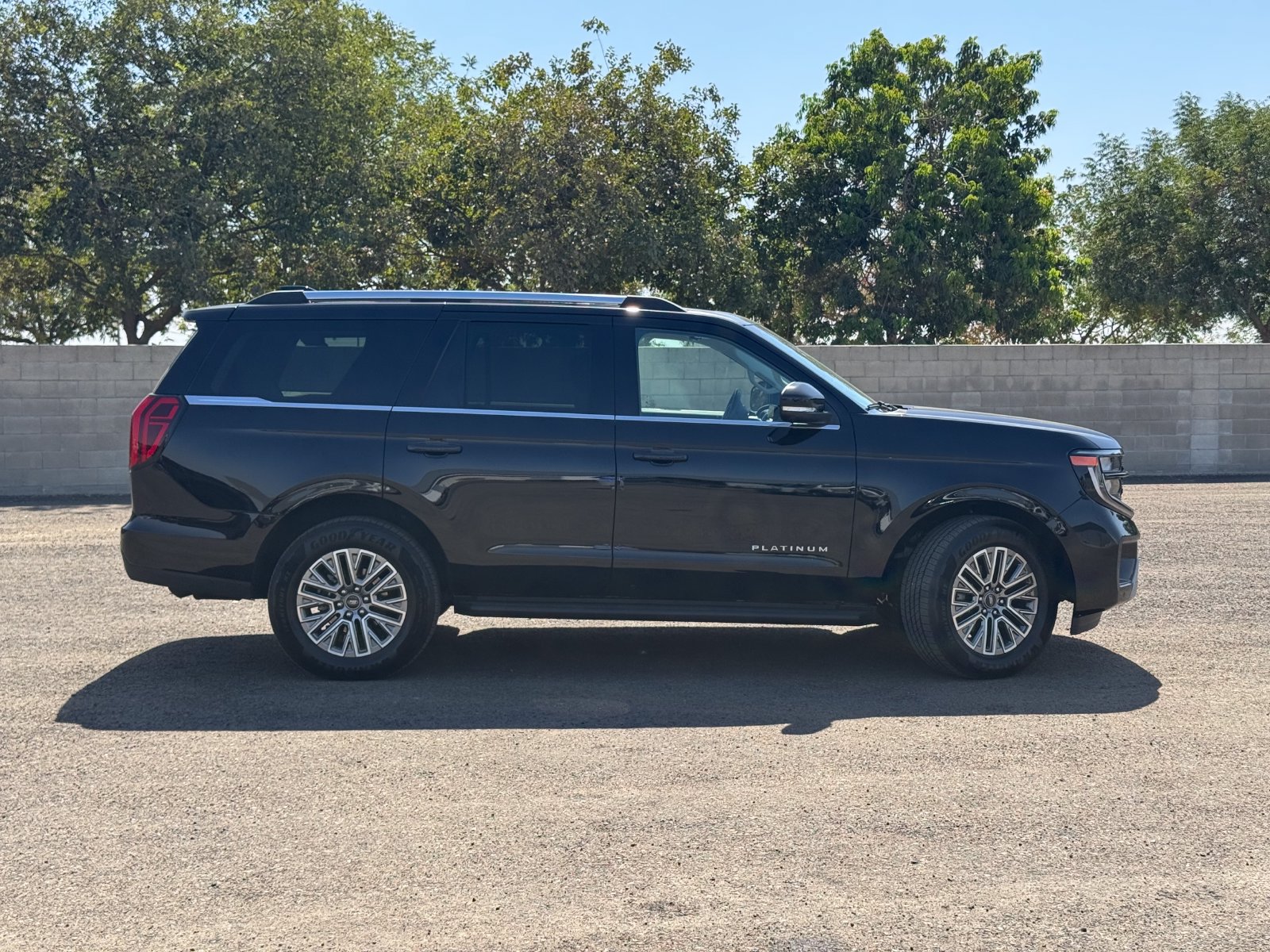 Used 2026 Ford Expedition Platinum AWD/4WD image 2