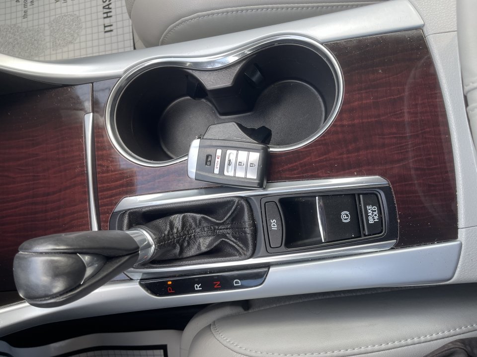 Used 2016 Acura TLX w/ Technology Package FWD image 19