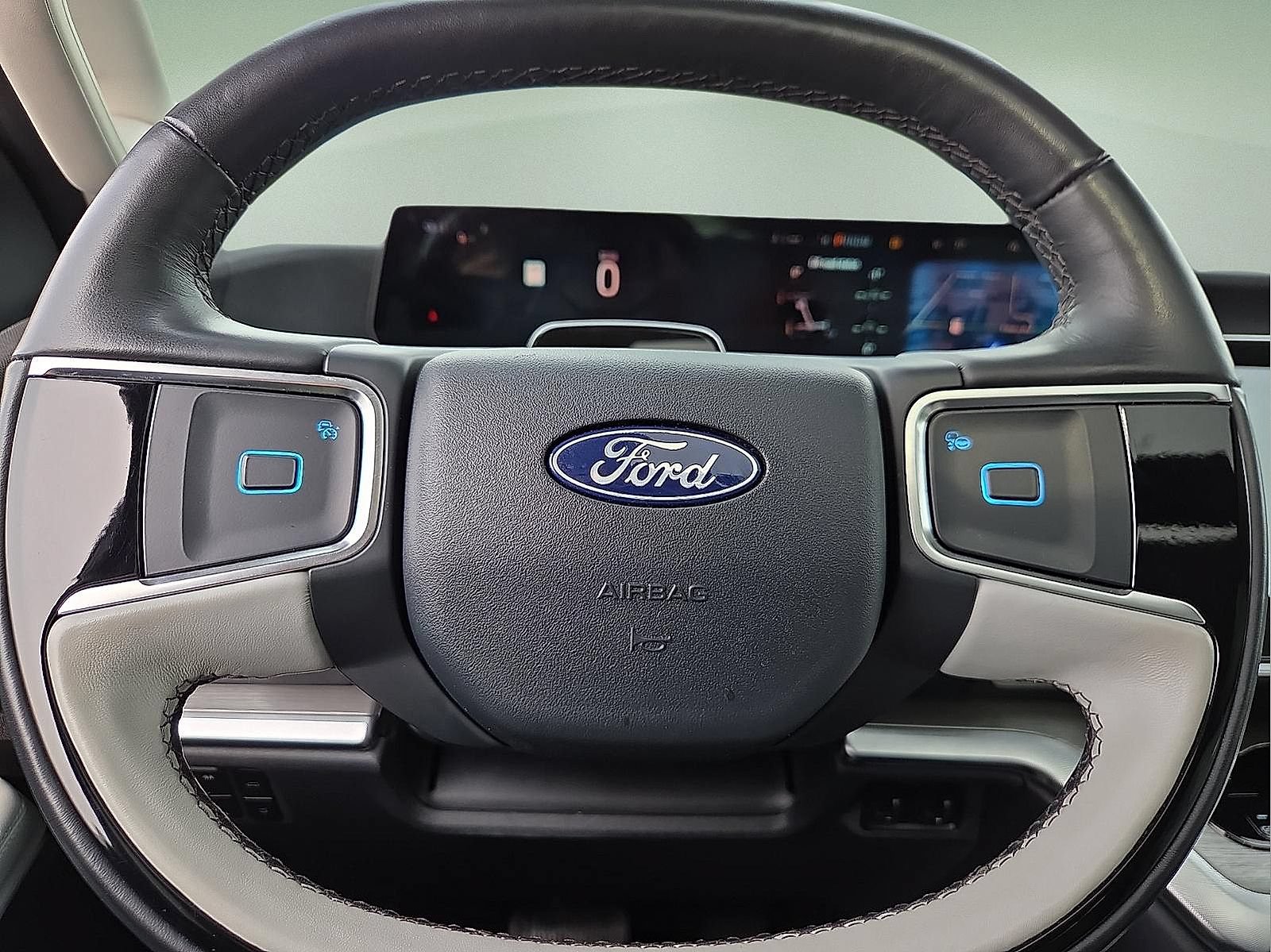 Used 2025 Ford Expedition Platinum AWD/4WD image 24