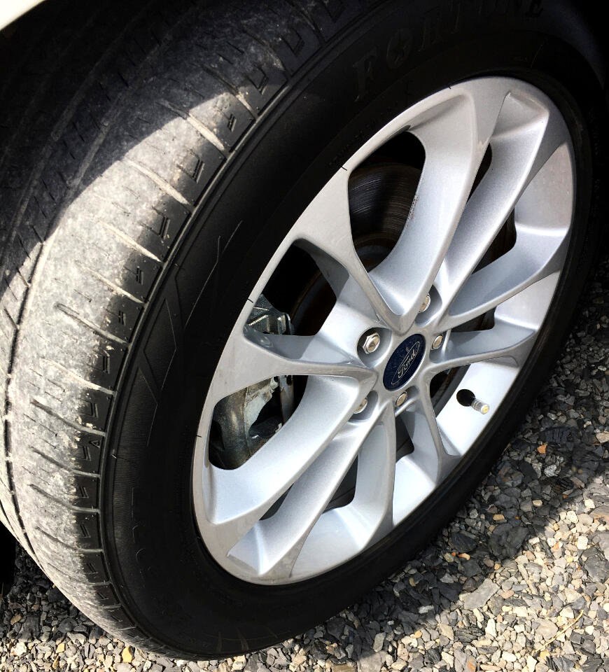 Used 2019 Ford Fusion SE image 10