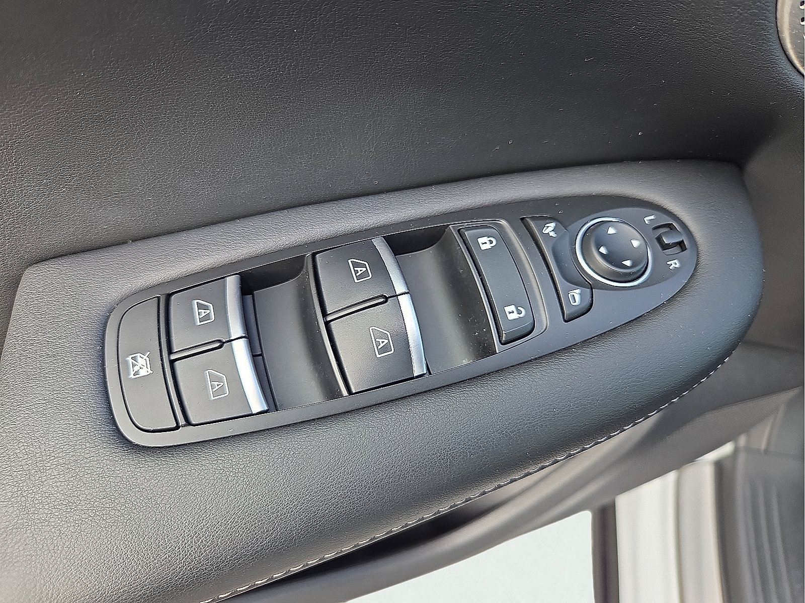 Used 2024 INFINITI QX50 Sport AWD/4WD image 15