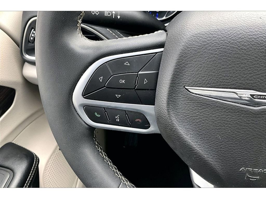 Used 2022 Chrysler Pacifica Limited image 25