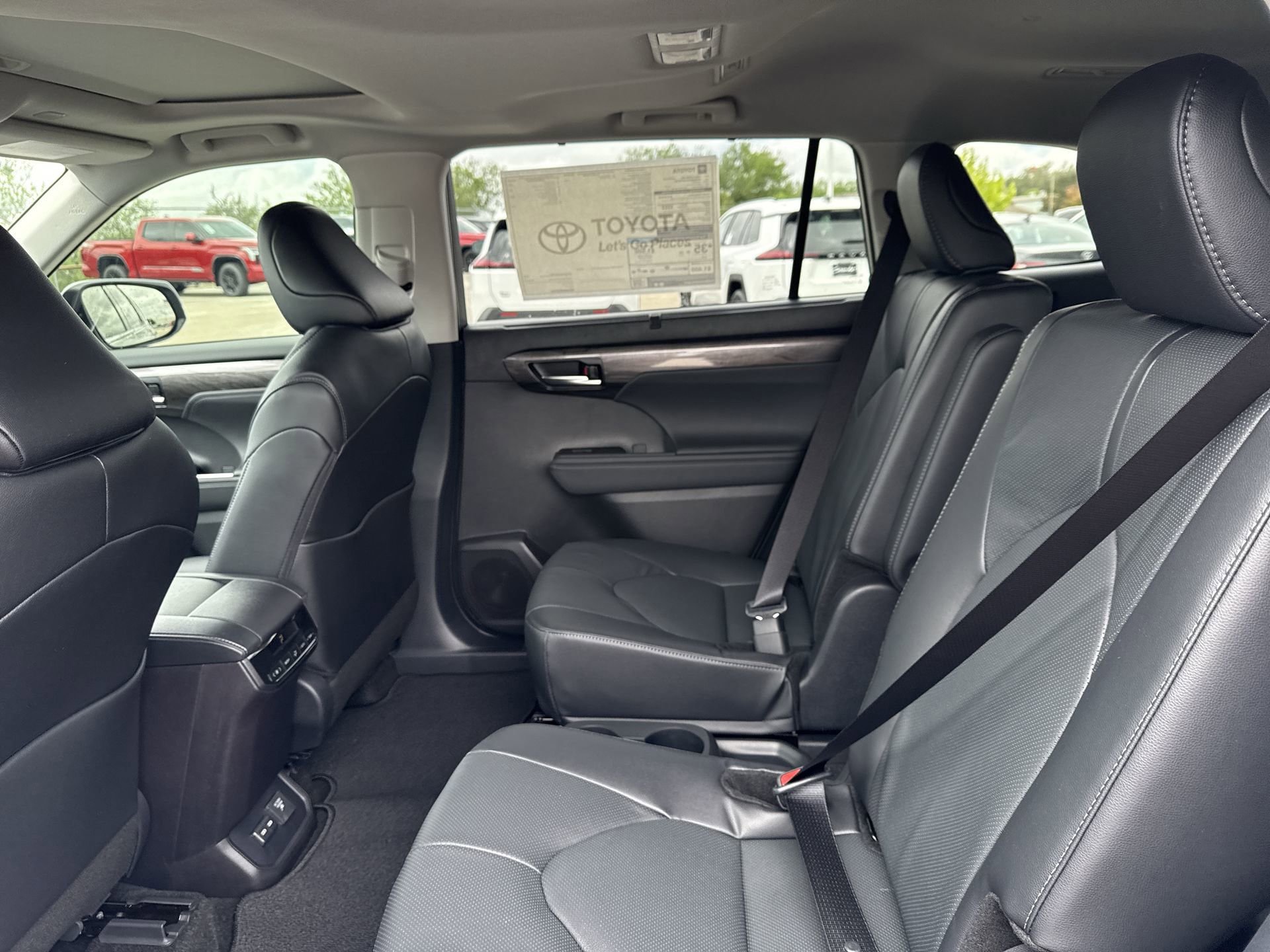 New 2026 Toyota Highlander Limited AWD/4WD image 25