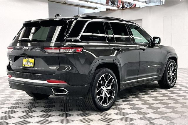 Used 2024 Jeep Grand Cherokee Summit AWD/4WD image 13
